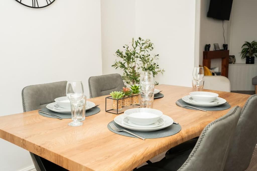 Stylish Home In York - Free Wifi & Parking - Close To Racecourse & City Centre Екстериор снимка