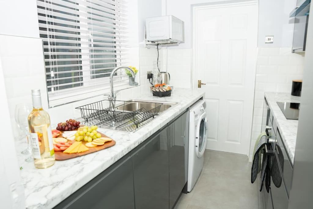 Stylish Home In York - Free Wifi & Parking - Close To Racecourse & City Centre Екстериор снимка