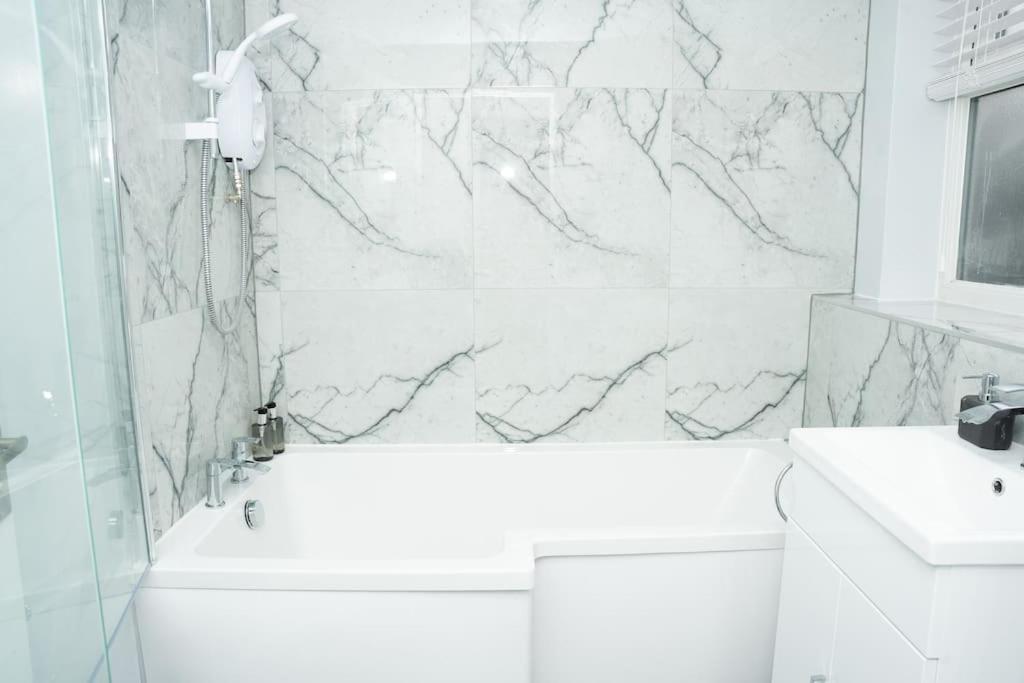 Stylish Home In York - Free Wifi & Parking - Close To Racecourse & City Centre Екстериор снимка