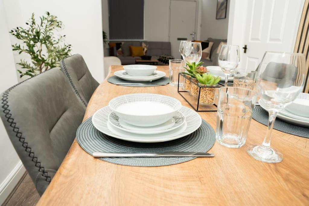 Stylish Home In York - Free Wifi & Parking - Close To Racecourse & City Centre Екстериор снимка