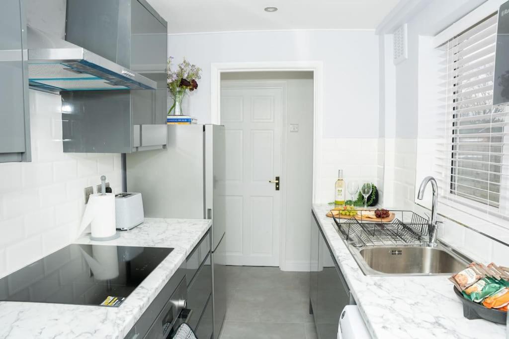 Stylish Home In York - Free Wifi & Parking - Close To Racecourse & City Centre Екстериор снимка