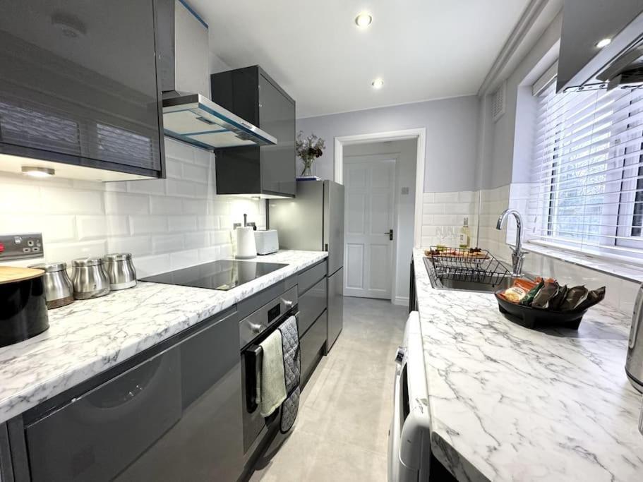 Stylish Home In York - Free Wifi & Parking - Close To Racecourse & City Centre Екстериор снимка