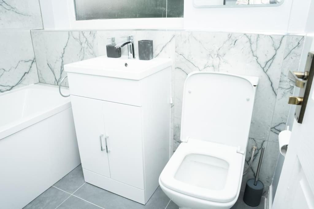 Stylish Home In York - Free Wifi & Parking - Close To Racecourse & City Centre Екстериор снимка