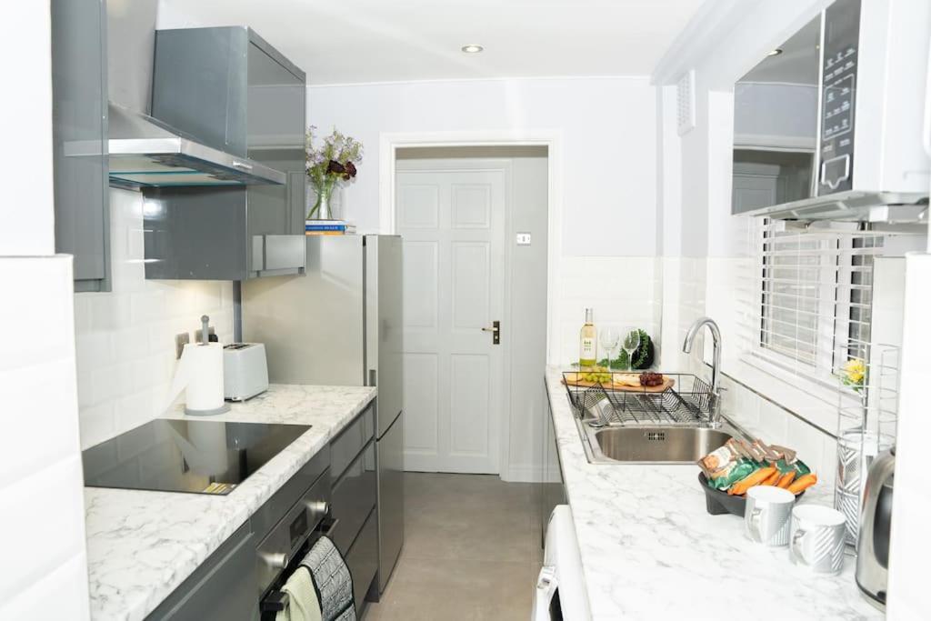 Stylish Home In York - Free Wifi & Parking - Close To Racecourse & City Centre Екстериор снимка