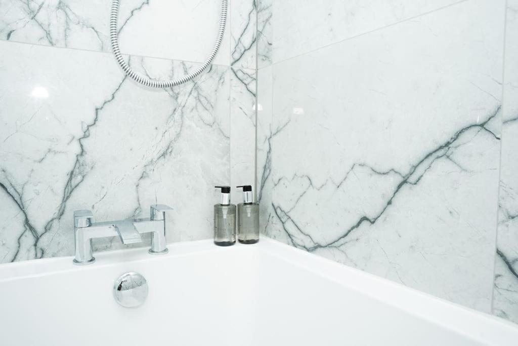 Stylish Home In York - Free Wifi & Parking - Close To Racecourse & City Centre Екстериор снимка